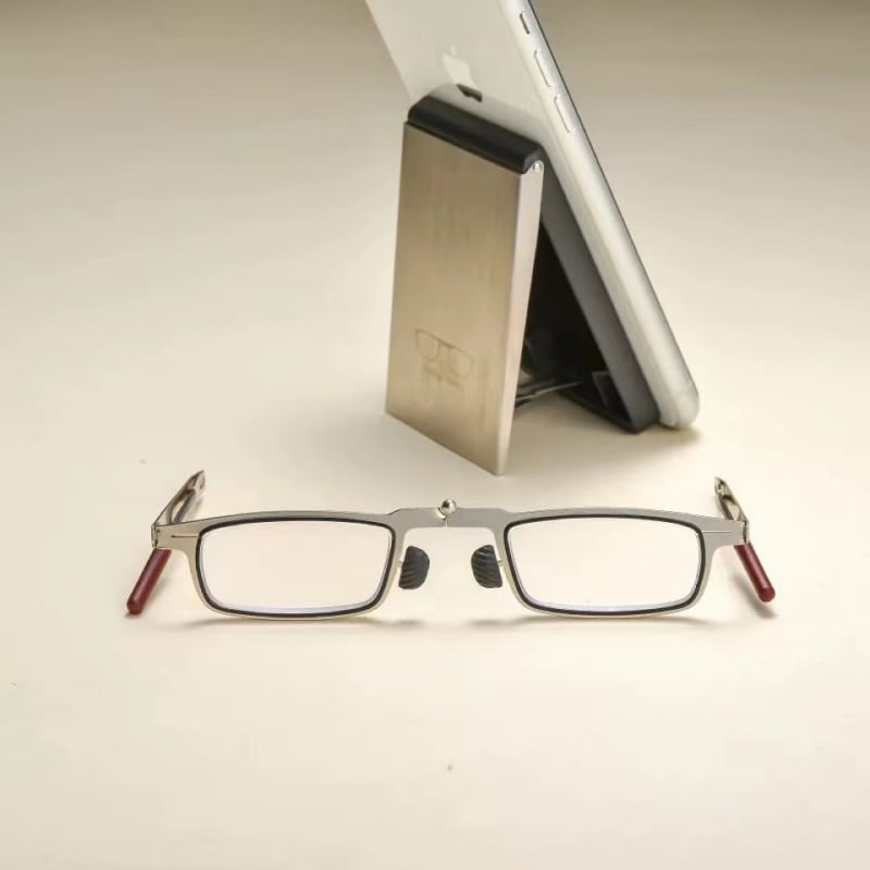 Foldable, pocket-sized reading glasses