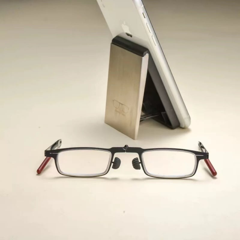 Foldable, pocket-sized reading glasses